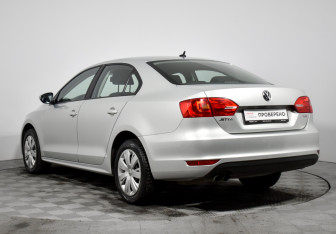 Подержанный автомобиль Volkswagen Jetta Sedan 2014 года (7 фото)