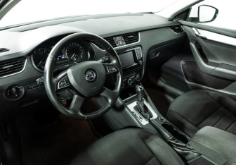 Подержанный автомобиль Skoda Octavia Liftback 2014 года (11 фото)