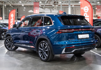 Подержанный автомобиль Geely Monjaro 2024 года (10 фото)