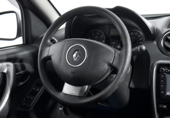 Подержанный автомобиль Renault Duster 2012 года (13 фото)