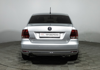 Подержанный автомобиль Volkswagen Polo Sedan 2016 года (6 фото)
