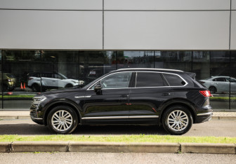 Подержанный автомобиль Volkswagen Touareg 2018 года (9 фото)