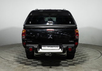 Подержанный автомобиль Mitsubishi L200 2014 года (6 фото)