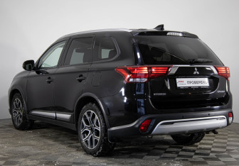 Подержанный автомобиль Mitsubishi Outlander 2019 года (7 фото)