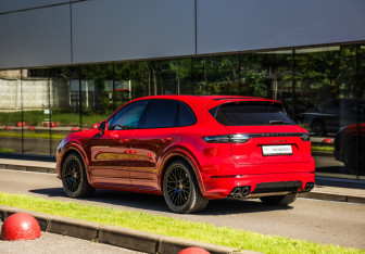 Подержанный автомобиль Porsche Cayenne 2022 года (8 фото)