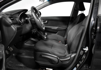 Подержанный автомобиль Kia Rio Sedan 2015 года (10 фото)