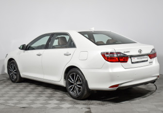 Подержанный автомобиль Toyota Camry Sedan 2017 года (7 фото)