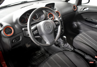 Подержанный автомобиль Opel Corsa 2013 года (9 фото)