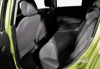 Подержанный автомобиль Chevrolet Spark 2013 года (11 фото)