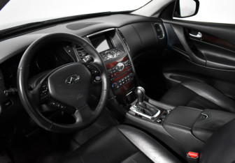 Подержанный автомобиль Infiniti EX 2012 года (9 фото)