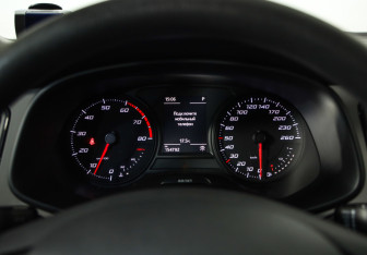 Подержанный автомобиль SEAT Leon Hatchback 2013 года (12 фото)