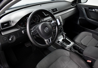 Подержанный автомобиль Volkswagen Passat Sedan 2011 года (9 фото)