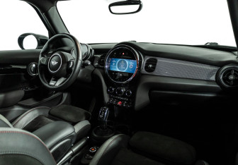 Подержанный автомобиль MINI Hatch 2021 года (9 фото)
