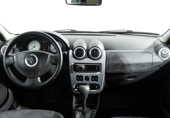 Подержанный автомобиль Renault Logan Sedan 2010 года (13 фото)