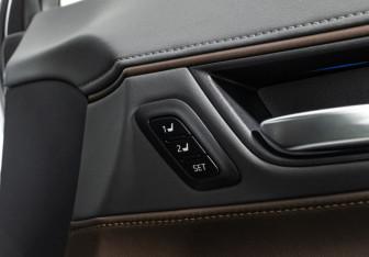 Подержанный автомобиль Toyota Harrier 2021 года (16 фото)