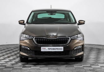 Подержанный автомобиль Skoda Rapid Liftback 2021 года (2 фото)