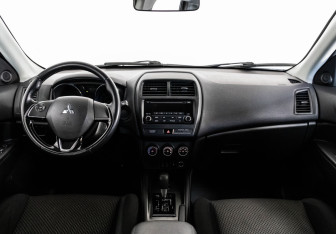 Подержанный автомобиль Mitsubishi ASX 2018 года (10 фото)