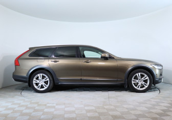 Подержанный автомобиль Volvo V90 Cross Country 2017 года (4 фото)