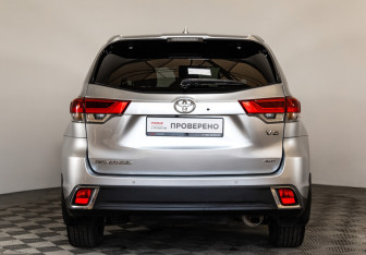 Подержанный автомобиль Toyota Highlander 2016 года (6 фото)