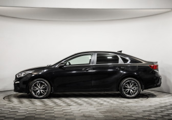 Подержанный автомобиль Kia Cerato Sedan 2019 года (8 фото)