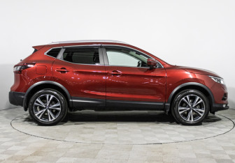 Подержанный автомобиль Nissan Qashqai 2021 года (4 фото)