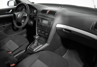 Подержанный автомобиль Skoda Octavia Liftback 2007 года (13 фото)