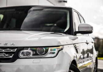 Подержанный автомобиль Land Rover Range Rover Sport 2017 года (2 фото)