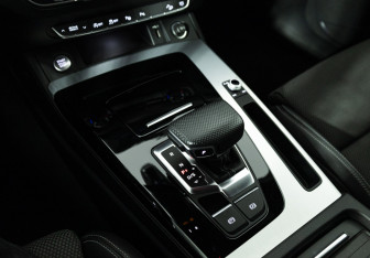 Подержанный автомобиль Audi Q5 2021 года (18 фото)