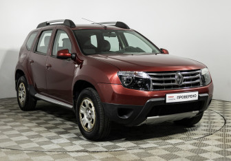 Подержанный автомобиль Renault Duster 2014 года (3 фото)