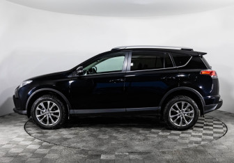 Подержанный автомобиль Toyota RAV4 2019 года (10 фото)
