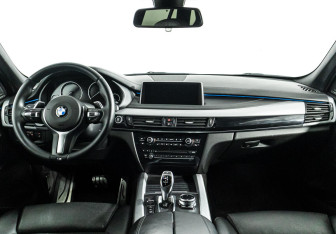 Подержанный автомобиль BMW X5 2014 года (12 фото)