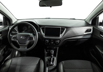Подержанный автомобиль Hyundai Solaris Sedan 2021 года (13 фото)