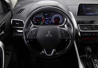 Подержанный автомобиль Mitsubishi Eclipse Cross 2019 года (10 фото)