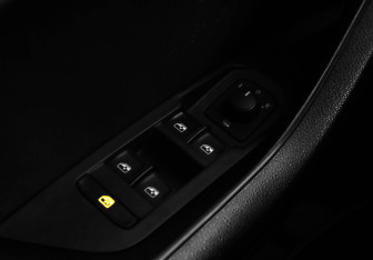 Подержанный автомобиль Skoda Karoq 2020 года (17 фото)