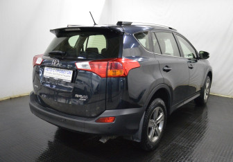 Подержанный автомобиль Toyota RAV4 2015 года (5 фото)