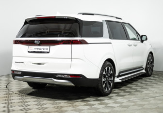 Подержанный автомобиль Kia Carnival 2021 года (5 фото)