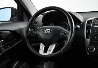 Подержанный автомобиль Kia Ceed Hatchback 2011 года (15 фото)