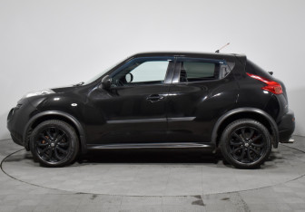 Подержанный автомобиль Nissan Juke 2011 года (8 фото)
