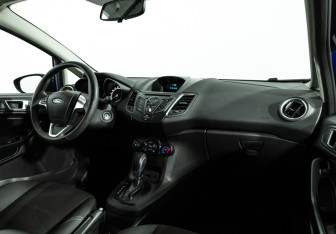 Подержанный автомобиль Ford Fiesta Hatchback 2015 года (9 фото)
