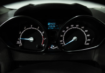 Подержанный автомобиль Ford Fiesta Sedan 2015 года (12 фото)