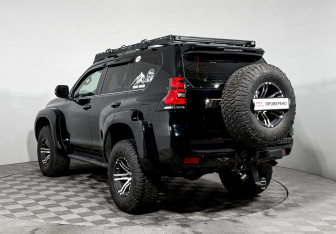 Подержанный автомобиль Toyota Land Cruiser Prado 2018 года (7 фото)