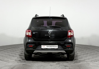 Подержанный автомобиль Renault Sandero 2016 года (6 фото)