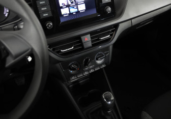 Подержанный автомобиль Skoda Rapid Liftback 2021 года (17 фото)