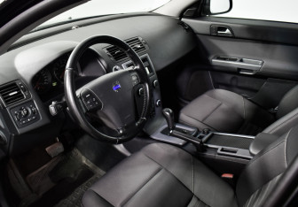 Подержанный автомобиль Volvo S40 2012 года (9 фото)