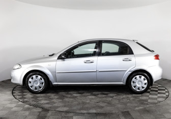 Подержанный автомобиль Chevrolet Lacetti Hatchback 2011 года (8 фото)