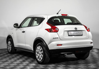 Подержанный автомобиль Nissan Juke 2014 года (6 фото)