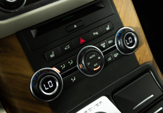 Подержанный автомобиль Land Rover Range Rover Sport 2013 года (21 фото)