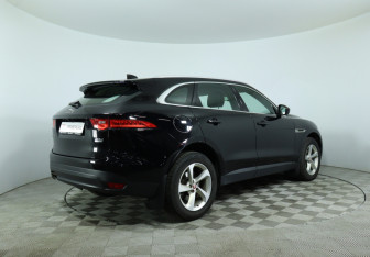 Подержанный автомобиль Jaguar F-Pace 2017 года (5 фото)