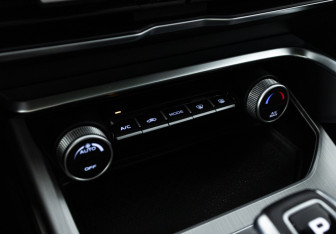 Подержанный автомобиль Geely Coolray 2022 года (23 фото)