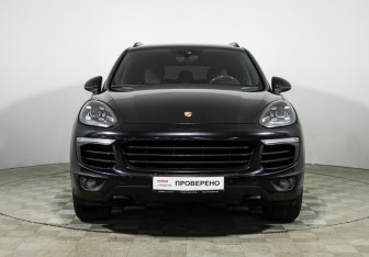 Подержанный автомобиль Porsche Cayenne 2015 года (2 фото)